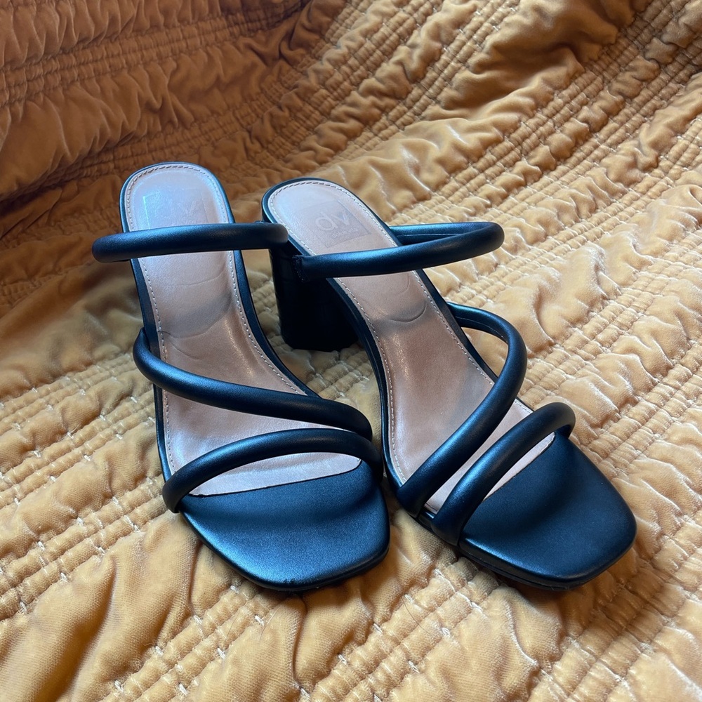 Super cute black mule heels, perfect for spring and summer. lightly worn.